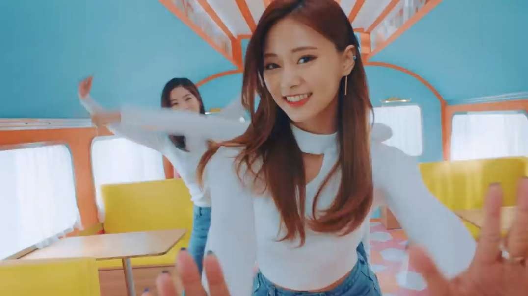 TWICE - Heart Shaker